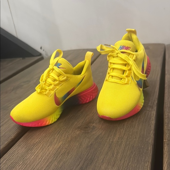 Nike Yellow Athletic Shoes Lightweight Breathable Design - Picture 1 of 11